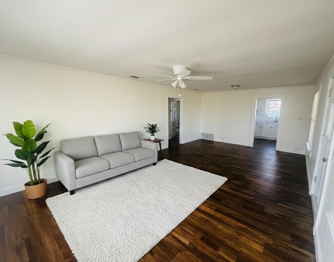 Building Photo - 15 E 24th St