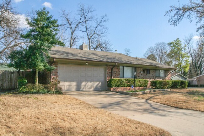 Building Photo - 2 Bed | 2 Bath in South Tulsa!