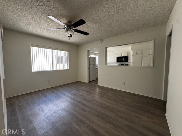 Foto del edificio - 475 E Cypress Ave