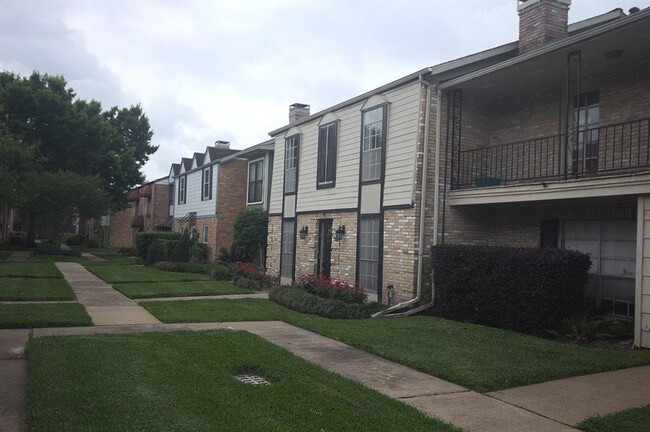 Building Photo - 768 Thicket Ln