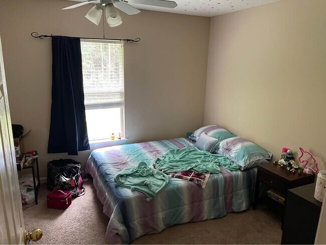 Building Photo - 135 Sorrel St
