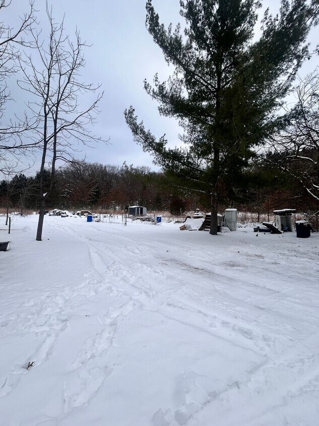 Foto del edificio - E3144 Willow Rd