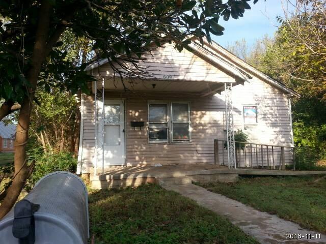 Building Photo - 609 N 7th St
