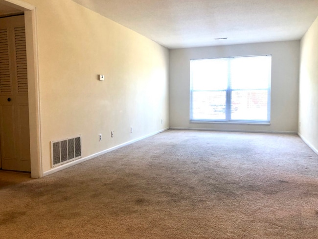 Building Photo - 1913 W 1st St