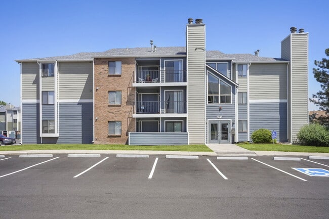 Edificios exteriores de nuestros apartamentos en Horizon East Apartments en Aurora, Colorado - Horizon East Apartments