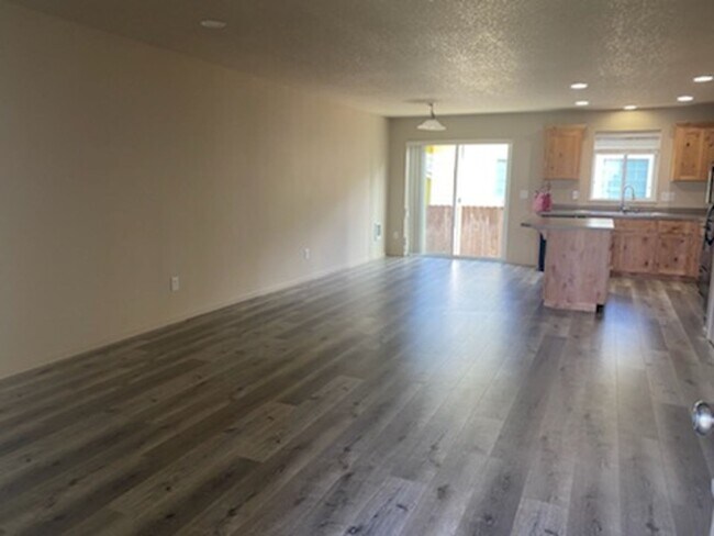 Building Photo - PRICE REDUCED: Two Bedroom House in Battle...