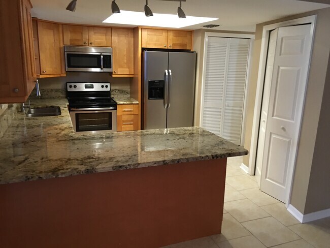 Foto del edificio - 1218 Abbey Crescent Ln
