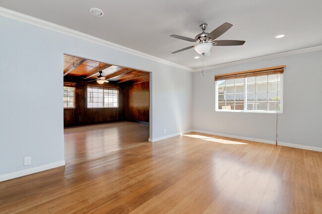 Sala de estar - 2363 Fleetwood St