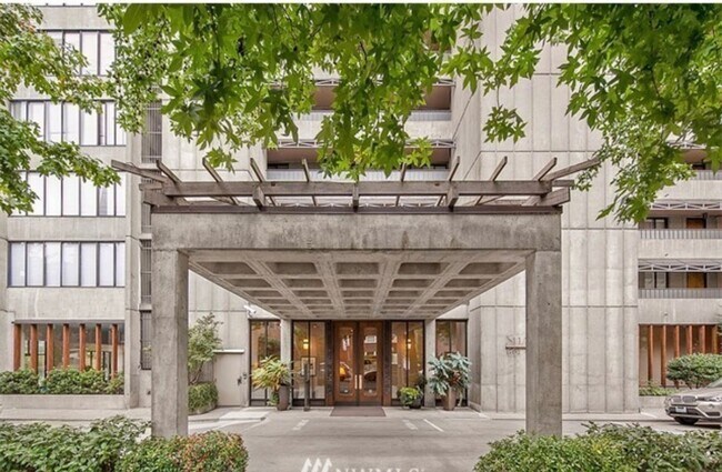 Building Photo - Experience Seattle Living at Its Best!  Ci...