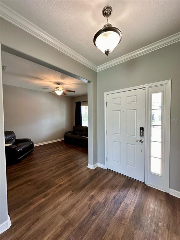 Foto del edificio - 7448 Ella Ln