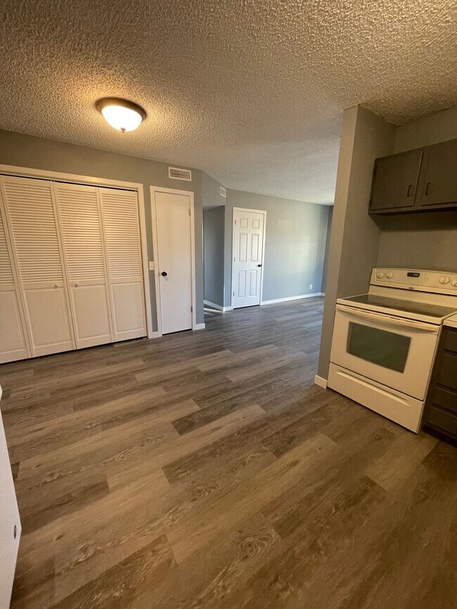 Building Photo - 3700 Paxton Dr