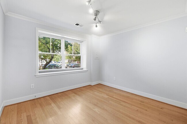 Foto del edificio - 1BR in the Heart of Logan Circle