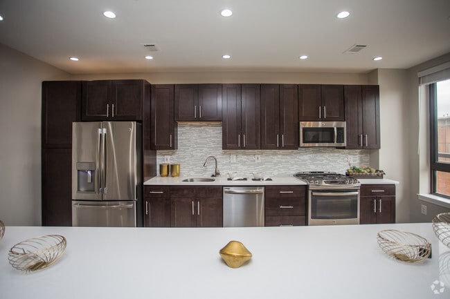 Interior Photo - Instrata Pentagon City