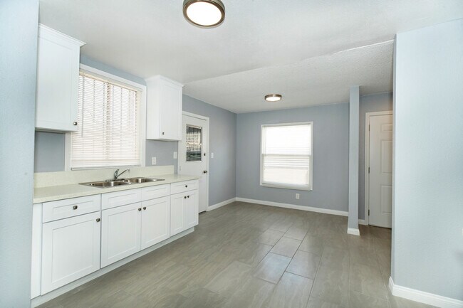 Foto del edificio - 14008 Chadron Ave