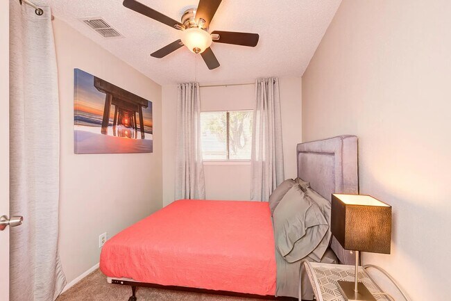 Building Photo - 6202 Valley Knight