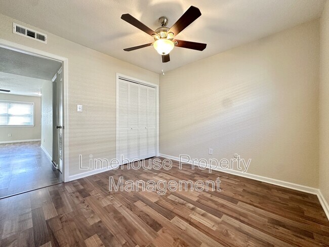 Foto del edificio - 909 Leisure Square