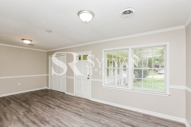 Building Photo - Nice 3BR 2BA Home