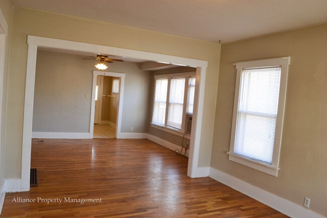 Building Photo - 619 Moro St