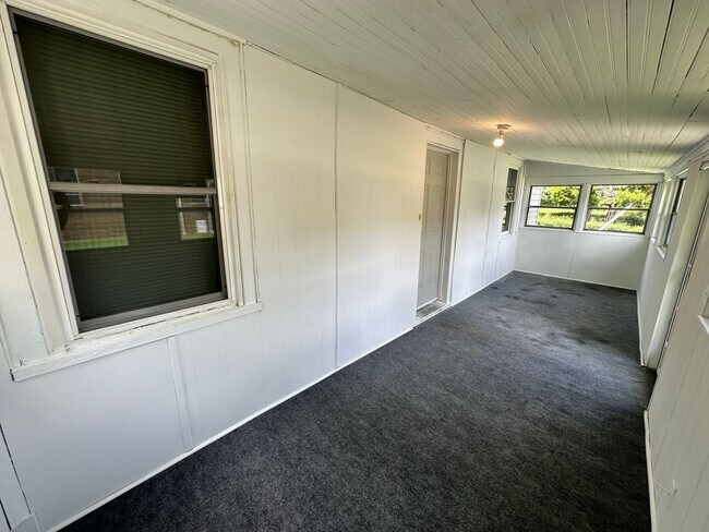 Foto del edificio - 3-Bedroom Home Walking Distance to Longwoo...