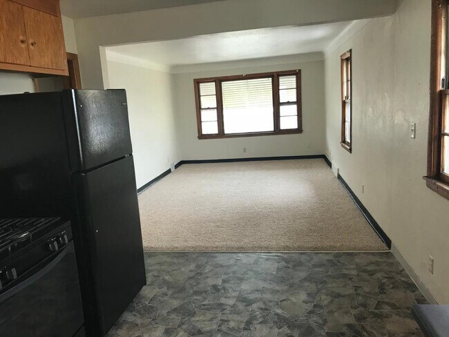 Foto del edificio - 1194 Forest St N