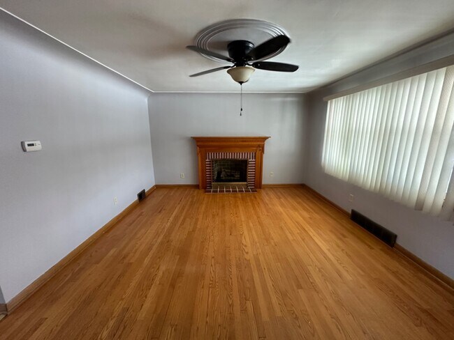 Foto del edificio - 697 Wesley Ave