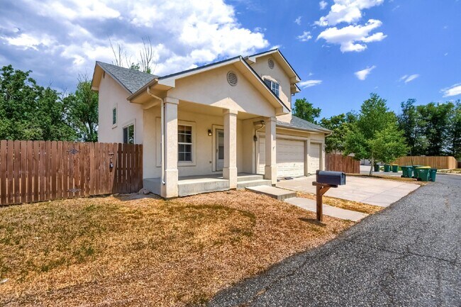 Foto del edificio - 4-Bed Arvada Home w/ Bedroom & Full Bathro...