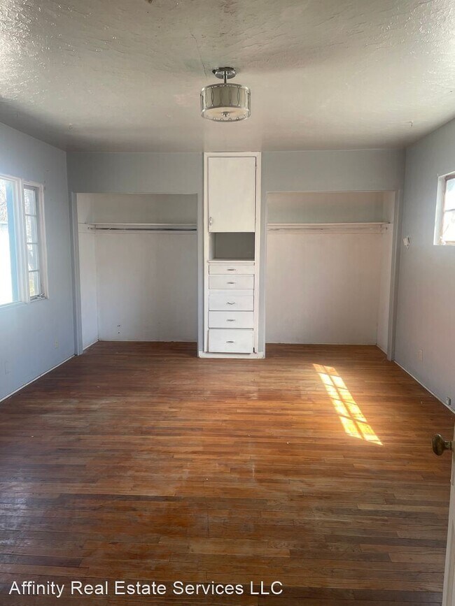 Foto del edificio - 3 br, 2 bath House - 404 S. Lake St.
