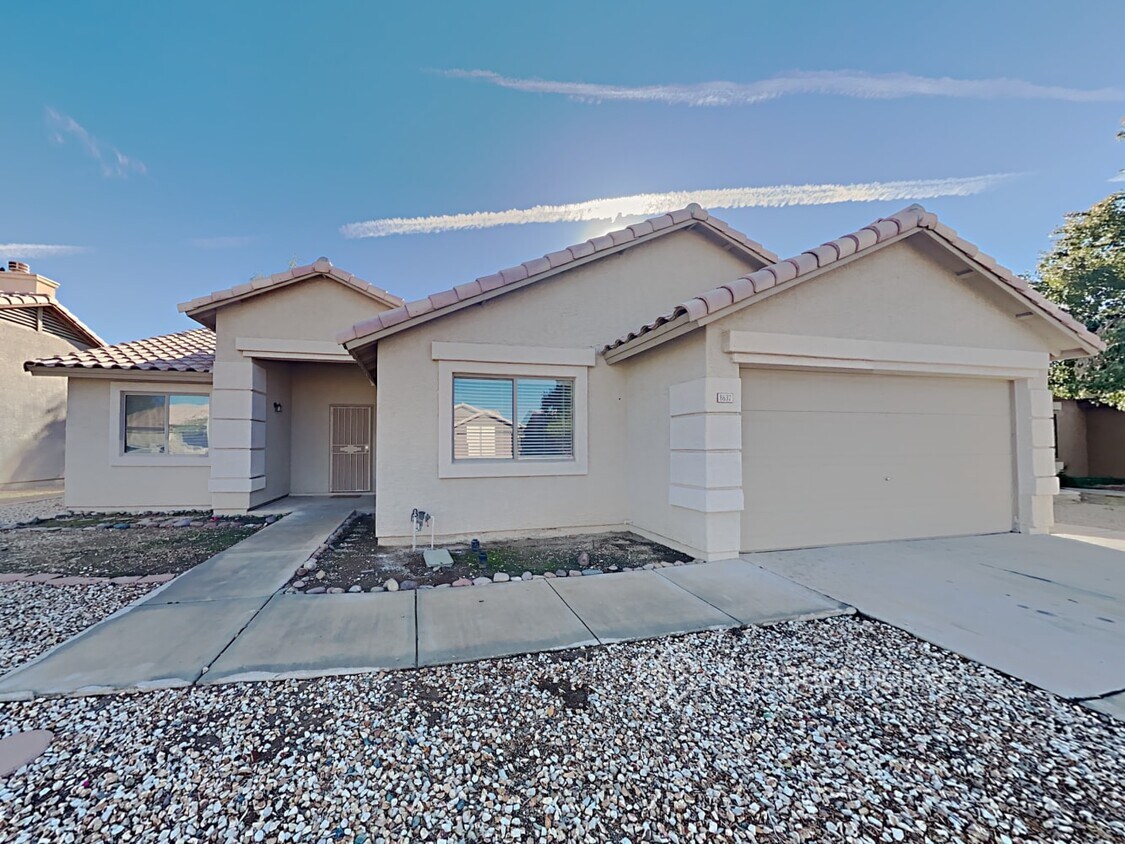 Foto principal - 8637 West Campbell Ave