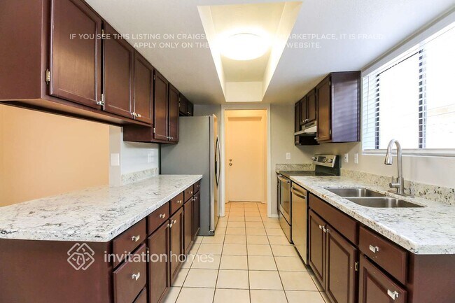 Building Photo - 1701 N Pleasant Dr