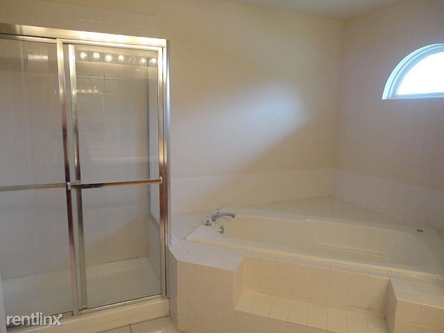 Building Photo - 4 br, 2 bath House - 433 Victoria Ln