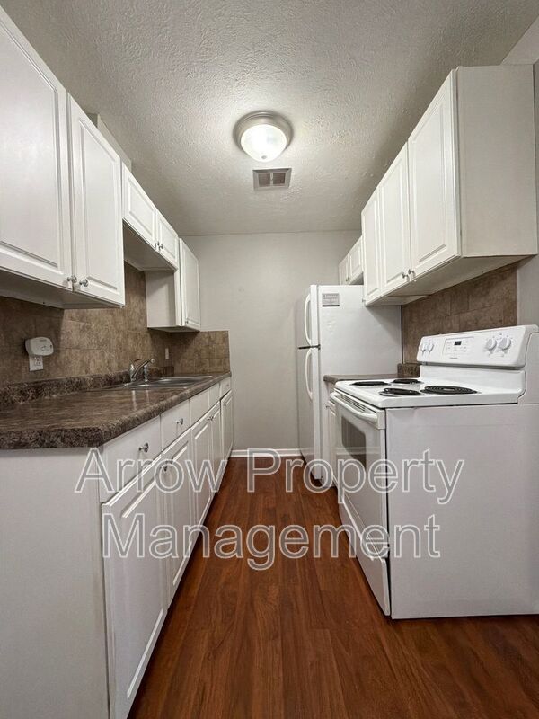 Building Photo - 3840 S 46th St