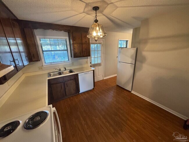 Foto del edificio - 6417 Kennington Cir