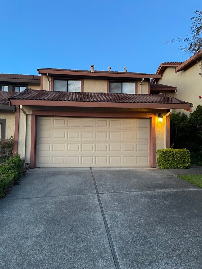 Foto del edificio - 2118 Pinehurst Ct