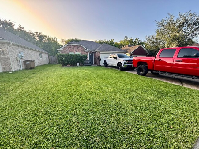 Building Photo - 4019 Strawberry Ct