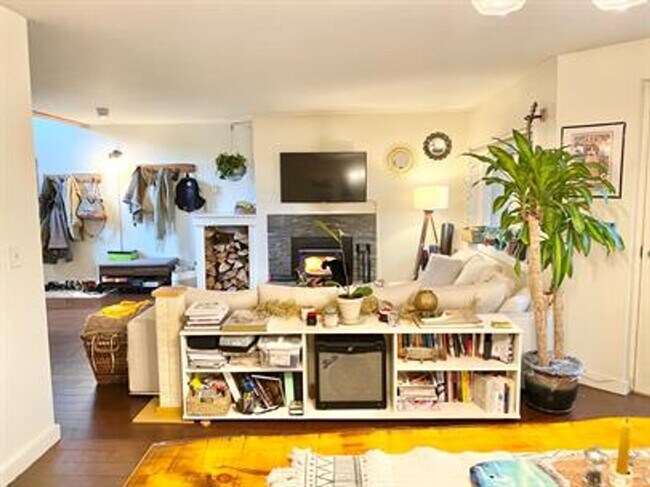 Foto del edificio - 2 Bedroom Condo South End of Burlington