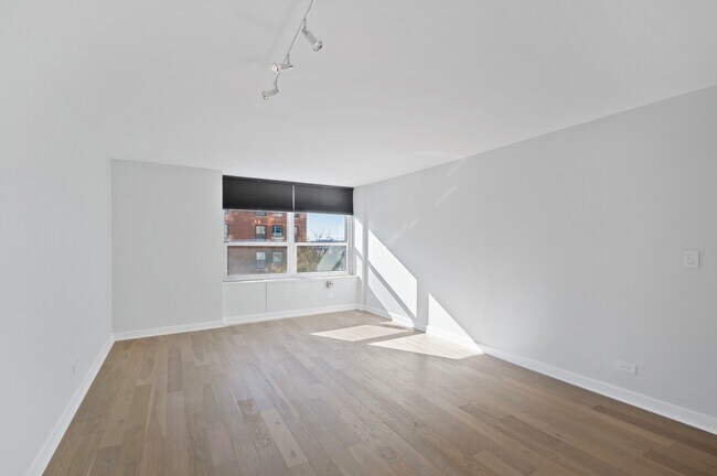 Building Photo - 720 W Gordon Terrace