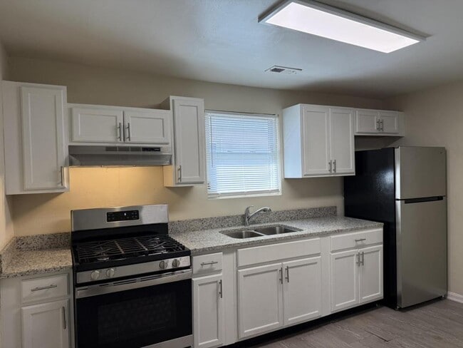 Foto del edificio - 1722 Selden Ave