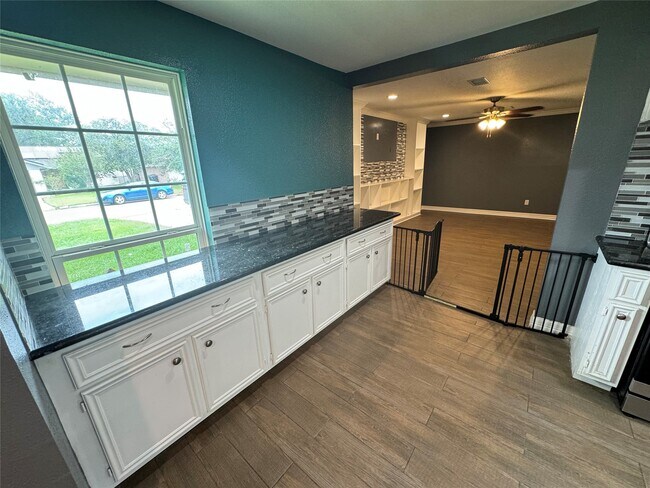 Foto del edificio - 12707 Nyack Dr