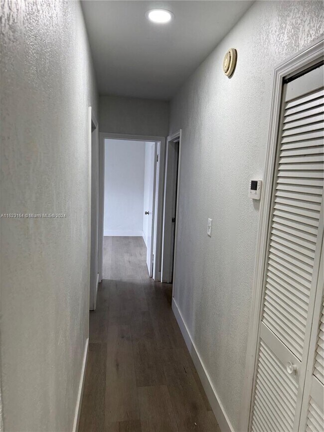 Building Photo - 600 SW 72nd Ct