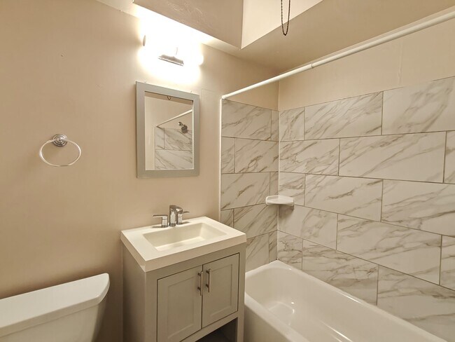 Foto del edificio - 6752 Blakemore St