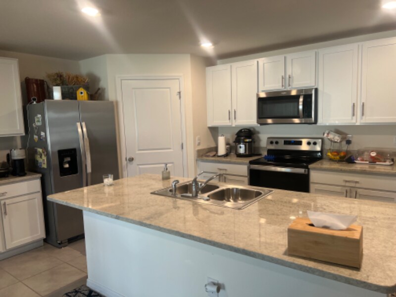 Foto principal - 8483 Clearway Dr