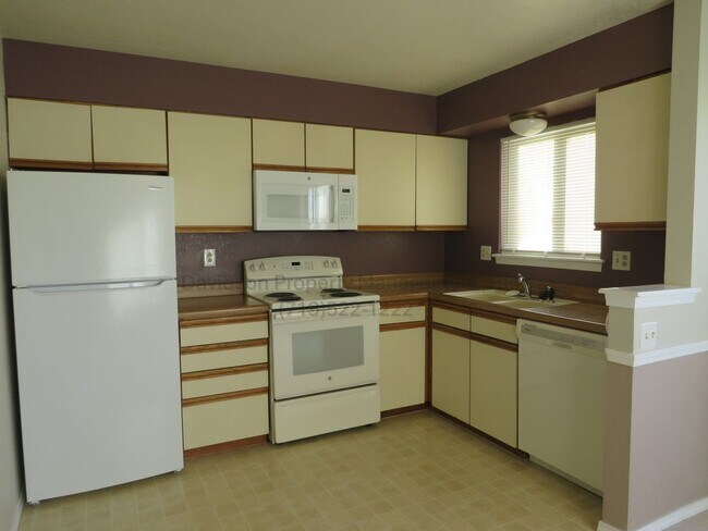 Foto del edificio - 8013 Lexington Park Dr