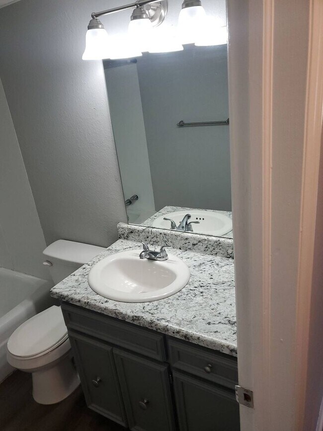 Stratford East Apartments Apartments in Wichita, KS