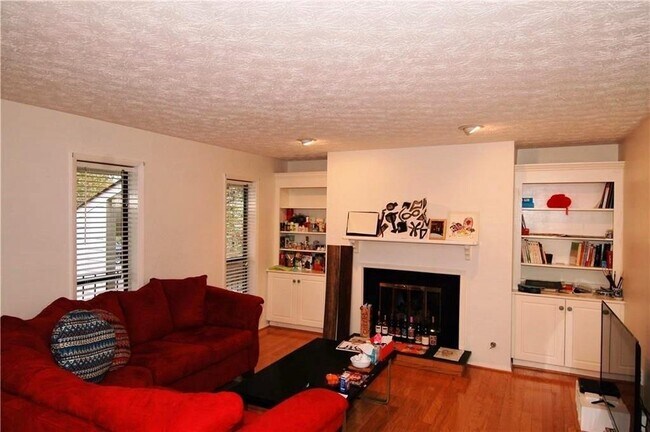 Foto del edificio - 808 Park Ridge Cir