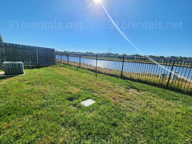 Building Photo - 1813 E 69th Ct N