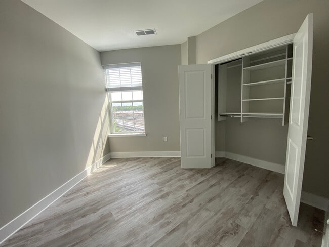 Interior Photo - ONE501