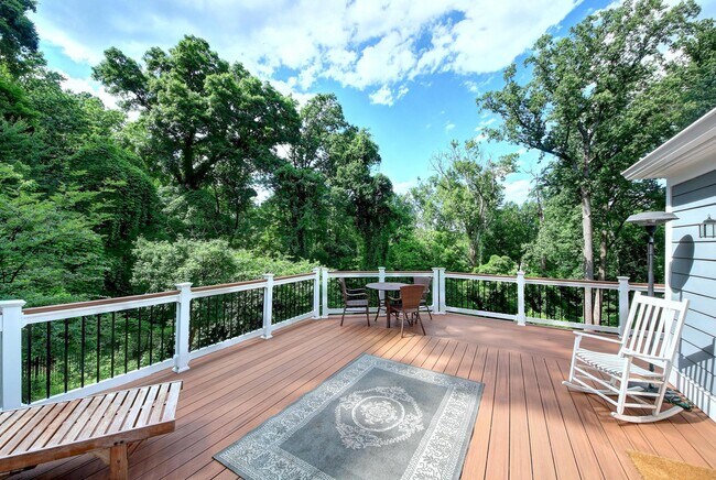 Foto del edificio - 8232 Kerry Ct