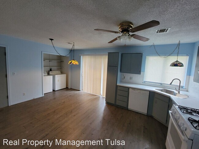 Building Photo - 2 br, 1 bath House - 209 S 181st E Ave