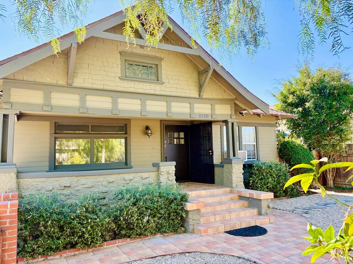 Foto principal - 2130 W 29th Pl