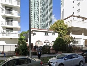 Building Photo - 437 NE 30th St